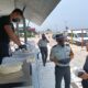 *En medio de críticas, regala la Guardia Nacional casi 300 kilogramos de tortilla en el malecón de Coatzacoalcos*