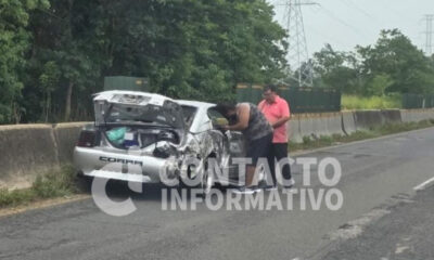 Ch0que entre tráiler y Mustang en la autopista Cosoleacaque–Nuevo Teapa