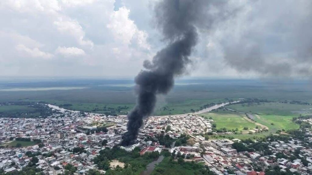 *Infi3rno en Coppel de Las Choapas, se inc3ndío la tienda. Resultaron siete personas l3sion4dos, dos de gravedad*