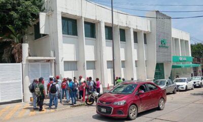 *Habitantes de 50 comunidades de Minatitlán denuncian fallas eléctricas, viajan más de tres horas para manifestarse en Coatzacoalcos, CFE, los rechaza*