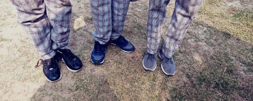 *Maestra de secundaria promueve campaña de donación de zapatos y tenis para estudiantes de escasos recursos de Coatzacoalcos*