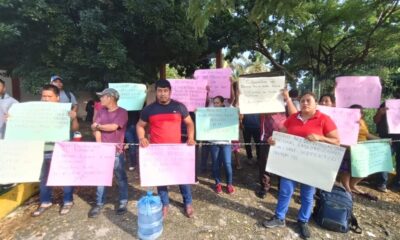 *Desde Las Choapas, padres de familia de dos primarias tomaron las instalaciones de la SEV en Coatzacoalcos, sus hijos no han tenido clases porque no hay maestros*