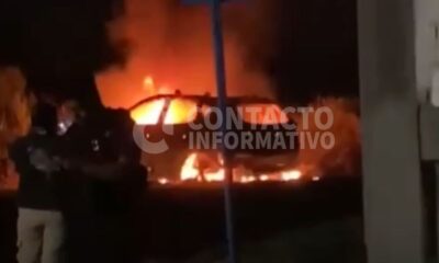 (+VIDEO) Camioneta termina calcinada en la colonia Patria Libre; vecinos señalan incendio intencional
