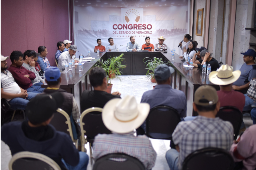 Atiende Paul Martínez Marie a habitantes de Altotonga