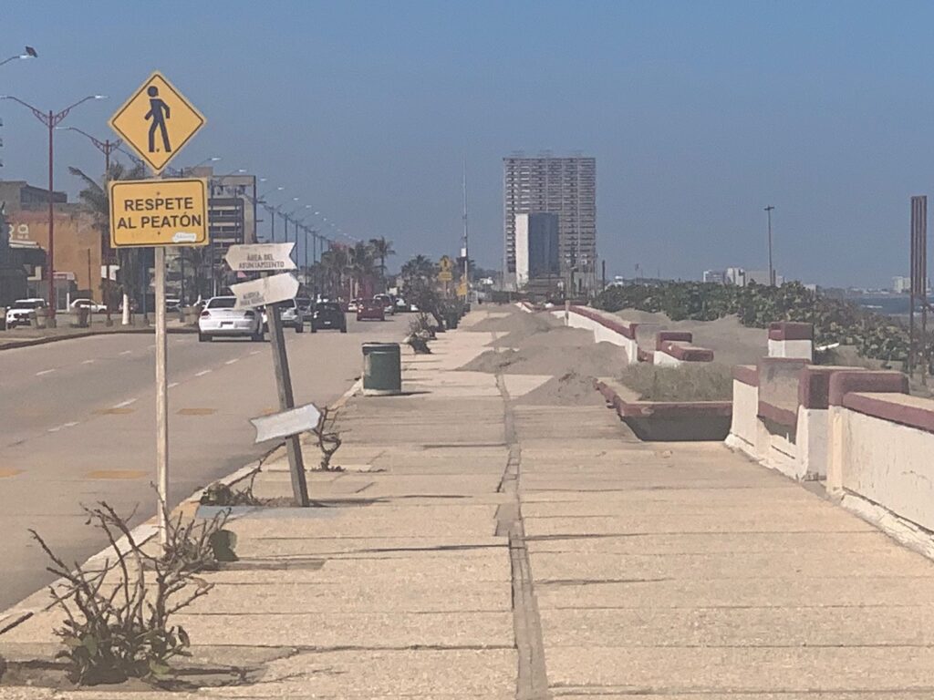 *Empresa holandesa realiza estudios en Coatzacoalcos para mitigar erosión de playa y evitar que arena invada el malecón*
