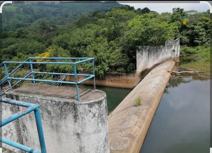 Cierra Tatahuicapan la presa Yuribia; crece la polémica en el sur de Veracruz