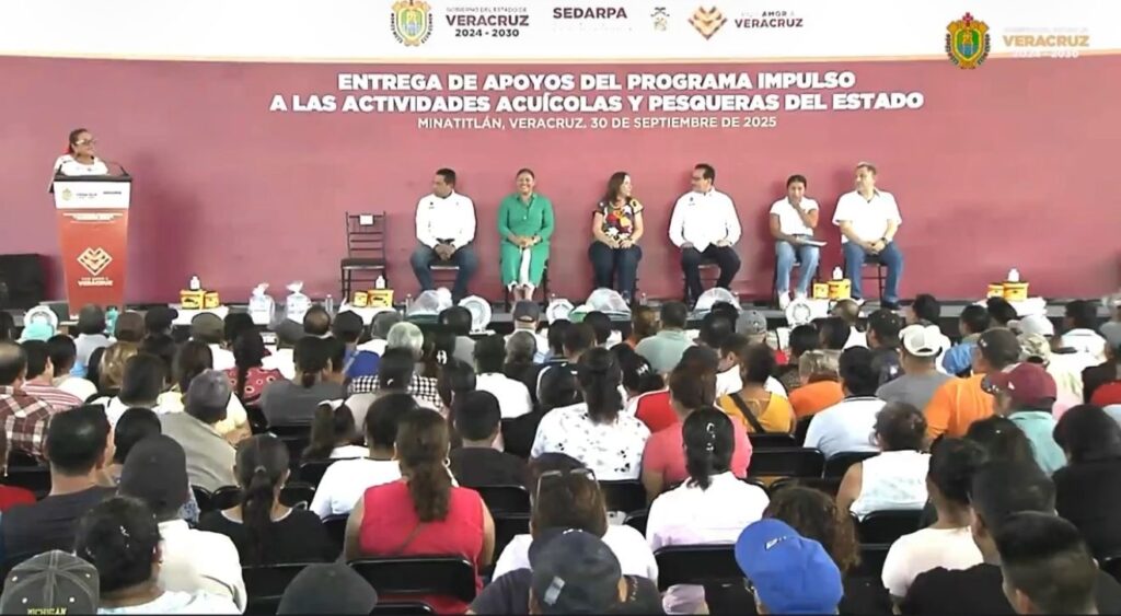 (+VIDEO) La presidenta municipal de Minatitlán le pide a la Gobernadora y al titular de Sedarpa, “dejar el chisme” y poner atención a evento de entrega de apoyos*