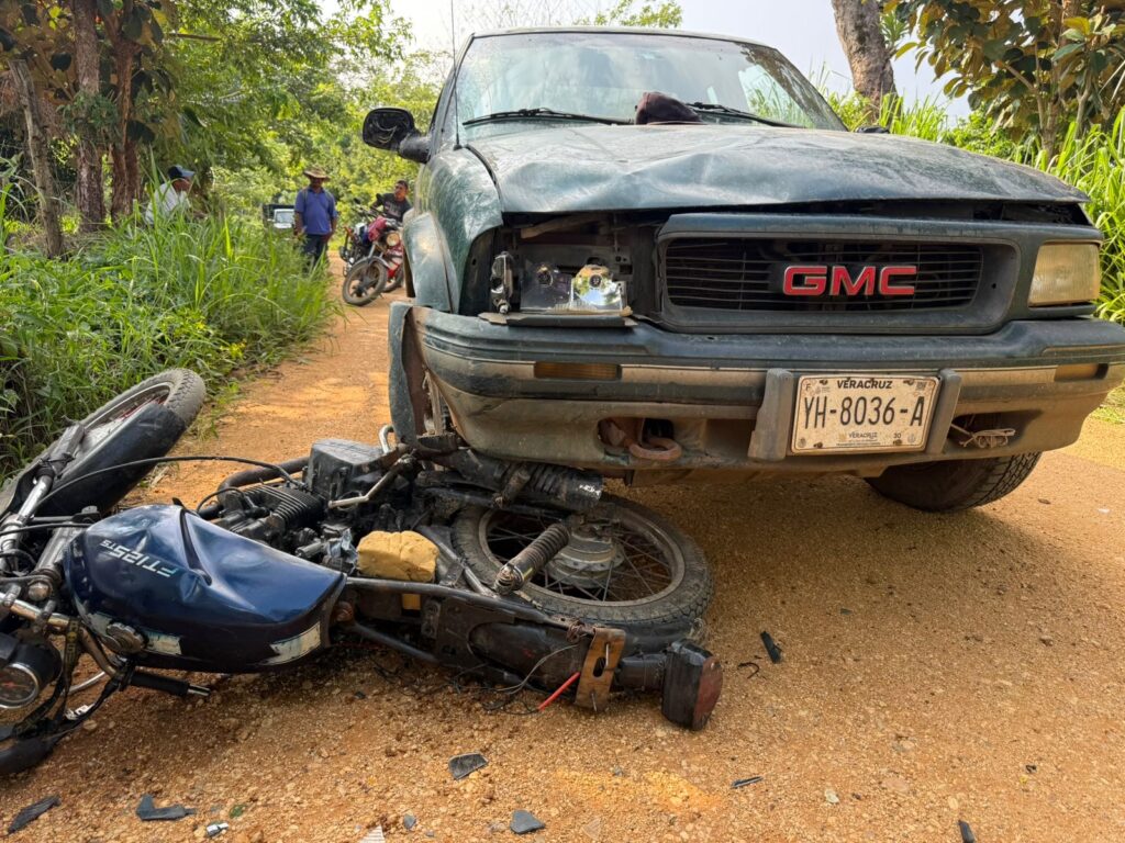 Accid3nte de Moto en Texistepec Deja Dos l3sion4dos