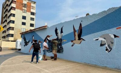 Jóvenes grafiteros restauran mural vandalizado del malecón de Coatzacoalcos