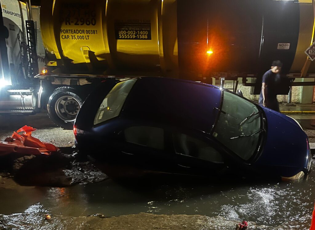 *(+VIDEO) Obra inconclusa en la avenida Reyes Aztecas provoca accidente y malestar vecinal**