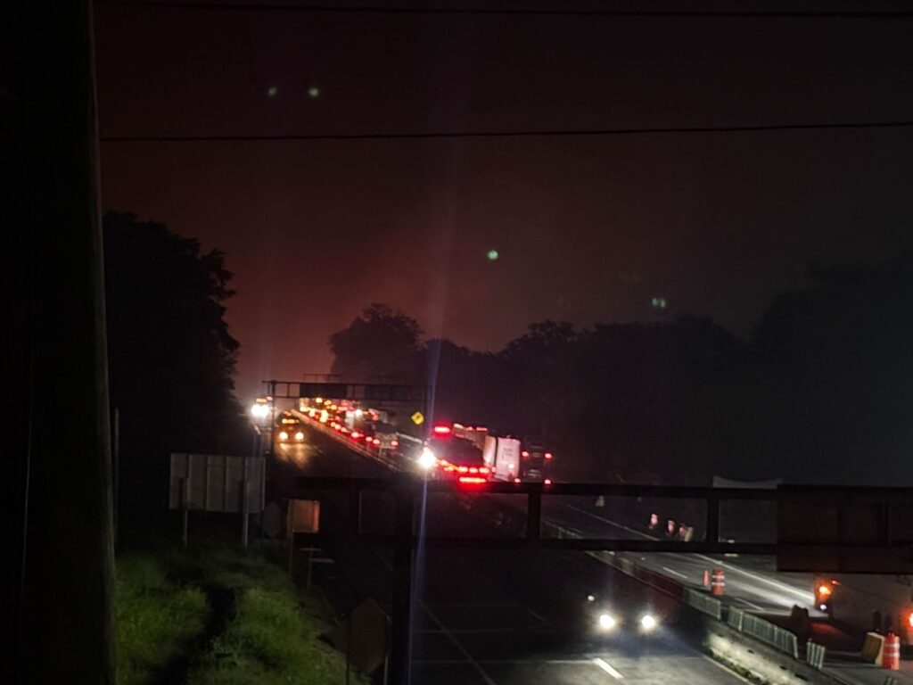 Incendio de pipa en la autopista Cosoleacaque-La Tinaja pone en alerta a rescatistas