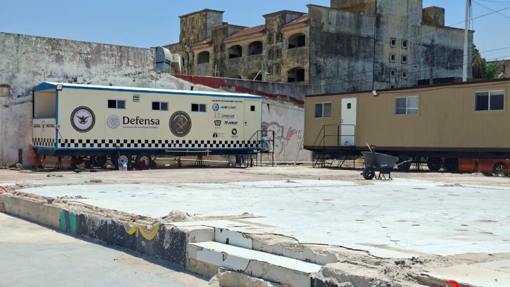 *Instala la Guardia Nacional puesto de mando en el malecón de Coatzacoalcos para garantizar seguridad, dentro de las actividades está la regulación del horario en que jóvenes toman en el boulevard*