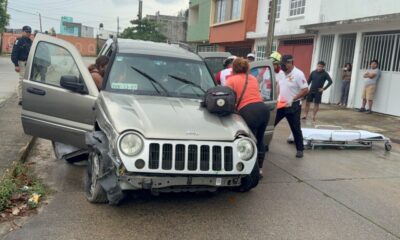 *Choca su camioneta Jeep contra un motociclista, un poste, un transformador y el camellón central en la colonia Bahía de San Martín de Coatzacoalcos*