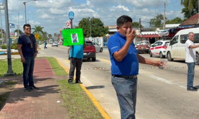 (+VIDEO)Taxistas de Minatitlán se unen para ayudar a hombre que quedó paralizado tras caída