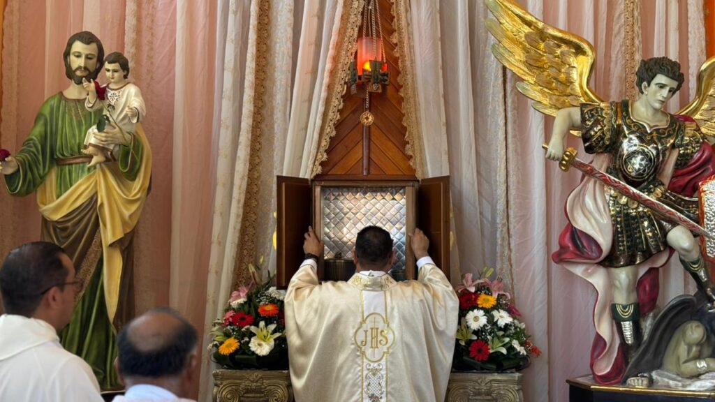 Reciben con júbilo al nuevo párroco de San Francisco de Asís en Jáltipan