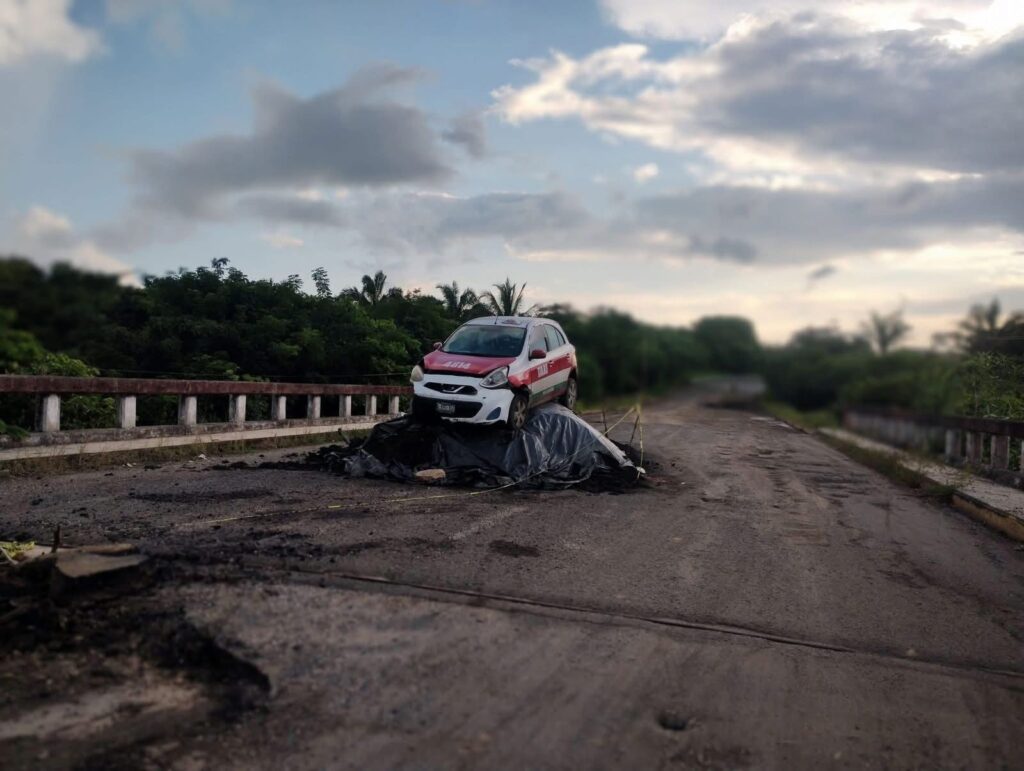 *Taxista de Villa Allende no vio montículo de material con el que reparan carretera inter ejidal, aseguró que no estaba señalizado*