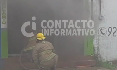 (+VIDEO)Conato de incendio moviliza a Bomberos en pleno Centro de Minatitlán