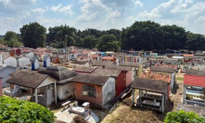 (+VIDEO) Marmoleros de la colonia Miguel Hidalgo destacan solicitud económica por parte de la administración del camposanto por uso de agua previo al día de fieles difuntos