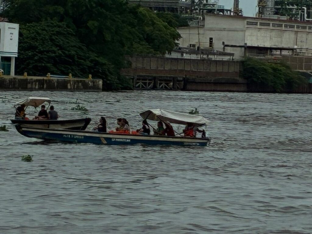 Ignoran medidas de seguridad en cruces fluviales pese al aumento del río Coatzacoalcos