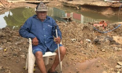 (+VIDEO) Vecinos denuncian abandono de obra en la Insurgentes Norte; socavón pone en riesgo a peatones