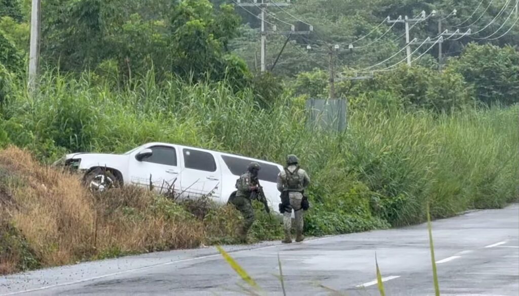 *Enfrentamiento en la Sayula–Acayucan deja tres heridos y una Suburban asegurada*