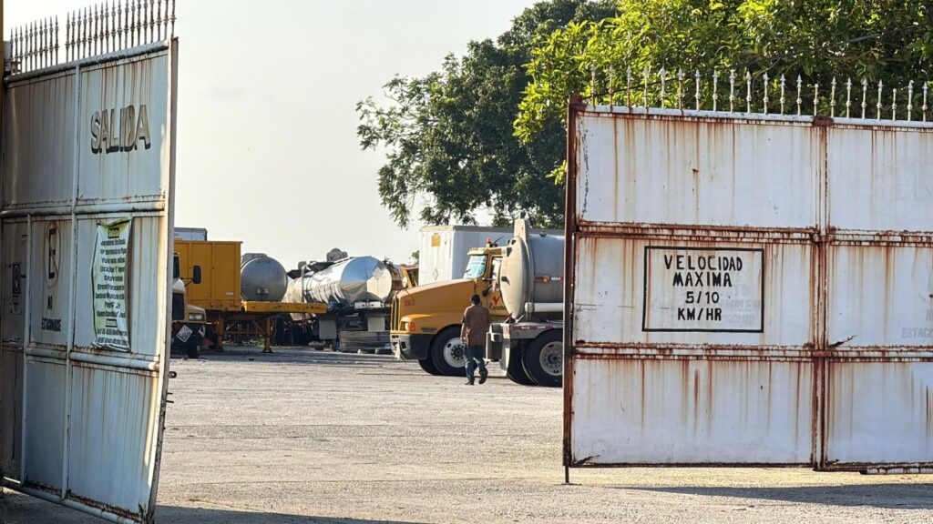 Minatitlán bajo vigilancia: patrulla municipal resguarda zona tras aseguramiento de combustible