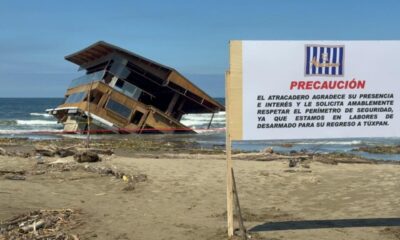 *Arranca desmantelamiento del restaurante “El Atracadero” que encalló en Coatzacoalcos, el carpintero que lo construyó, se sorprendió que resistiera tanto la obra*