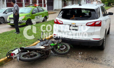 (+VIDEO) Pareja en motocicleta resulta herida tras chocar por alcance contra camioneta en Cosoleacaque
