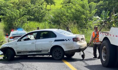 Conductor Ileso tras caer a un barranco en la carretera 180 tramo San Andrés Tuxtla–Santiago Tuxtla