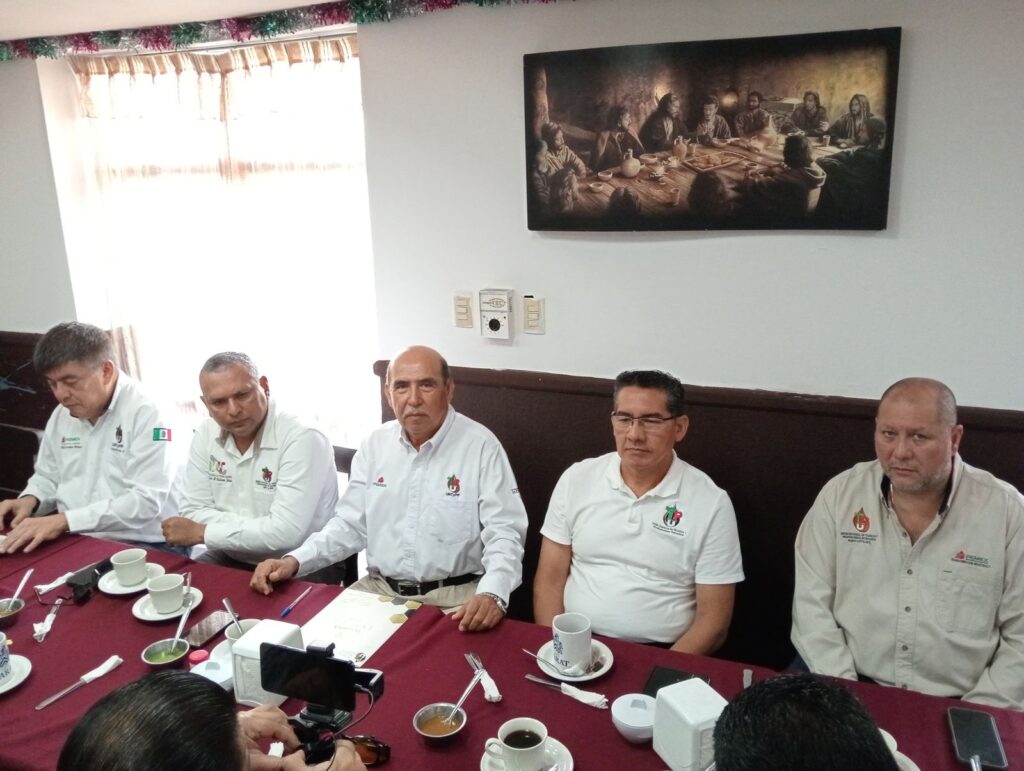 *Denuncian Técnicos y Profesionistas Petroleros, eliminación de más de 3 mil plazas en Pemex, además están renunciando especialistas en hospitales por sobrecarga de trabajo*