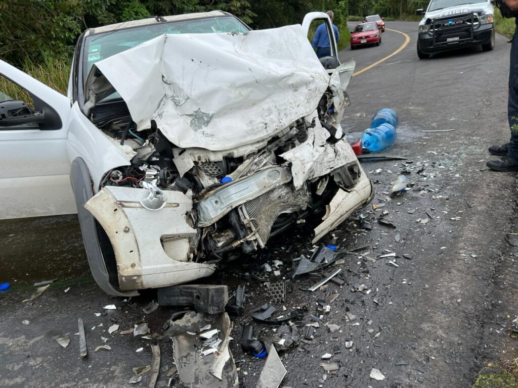 Fuerte choque frontal en la Federal 180 deja cinco lesionados, incluyendo dos menores