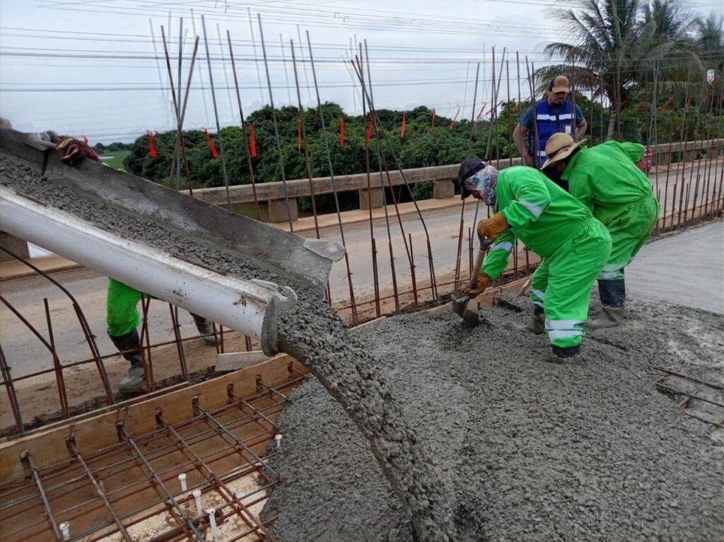 *Obras de colado de losa central, de acceso y muro de contención del puente Calzadas II concluyeron al 100 por ciento, este jueves no hubo caos vehicular*