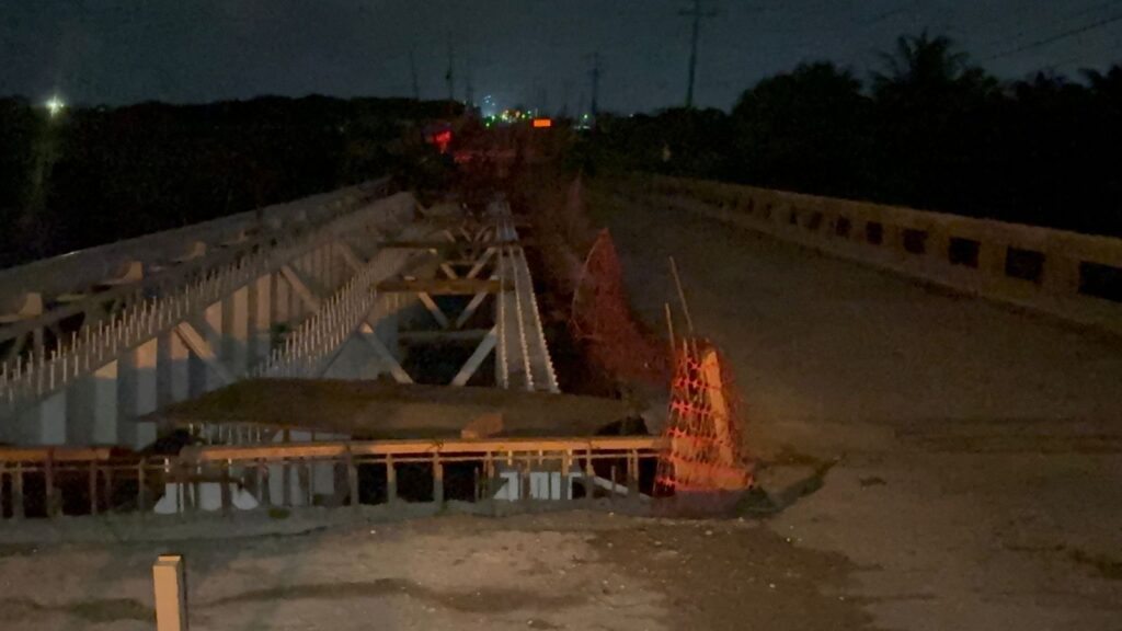 *Nunca colapsó el puente Calzadas II, el tráfico es intermitente por preparación de colado de uno de los nuevos carriles que están siendo reparados*