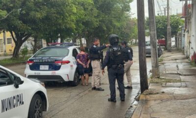 *Detienen a Yolanda la mujer que tenía recluido a su marido, la policía municipal la detuvo por dañar un auto y golpear con un marro a una vecina de la colonia Ávila Camacho de Coatzacoalcos*