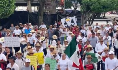 *Marchan en Coatzacoalcos exigiendo justicia por Carlos Manzo*