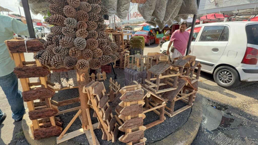 *Se instalan comerciantes de venta de artículos de elaboración del nacimiento en Coatzacoalcos*