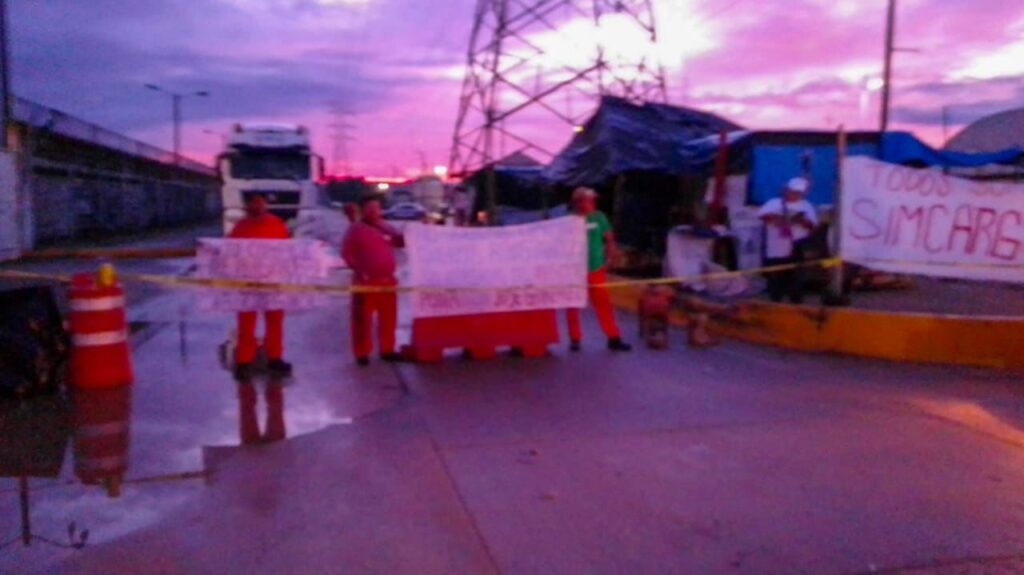 *Bloquean Sales del Istmo (CYDSA) trabajadores de SIMCARG, acusan despido injustificado*