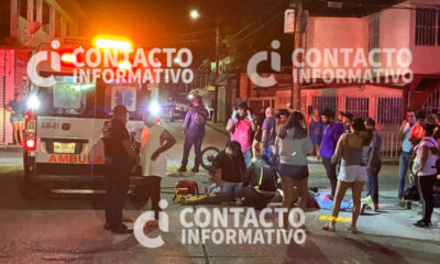 Motociclistas lesionados en aparatoso choque con taxi en la colonia 20 de Noviembre