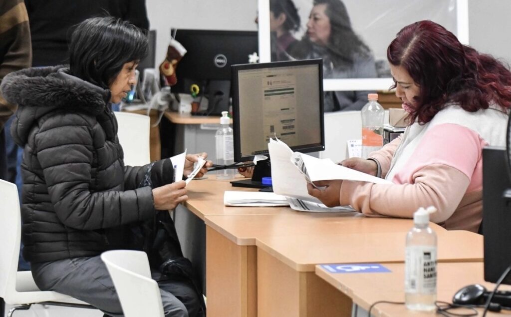 Morena busca aplicar tenencia vehicular y regularizar predial en México