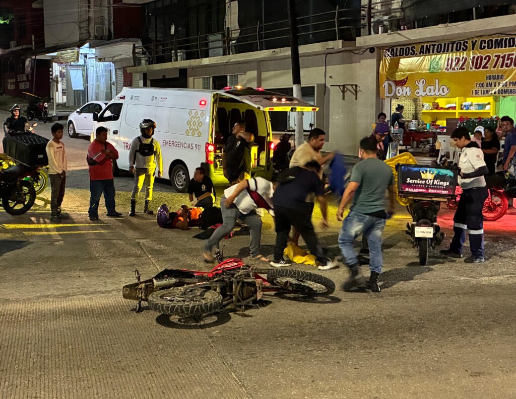 Choque de motos deja a una dama lesionada en Minatitlán, Ver.