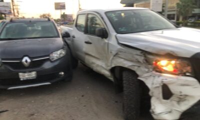 Ebrios en camioneta provocan múltiples accidentes en Coatzacoalcos; dos mujeres resultan lesionadas