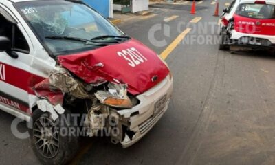 (+VIDEO) Fuerte impacto entre dos taxis provoca daños y movilización en Ampliación El Palmar