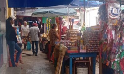 Puestos con pirotecnia operan sin control en zona céntrica de Minatitlán; Comerciantes aseguran contar con los permisos del ayuntamiento
