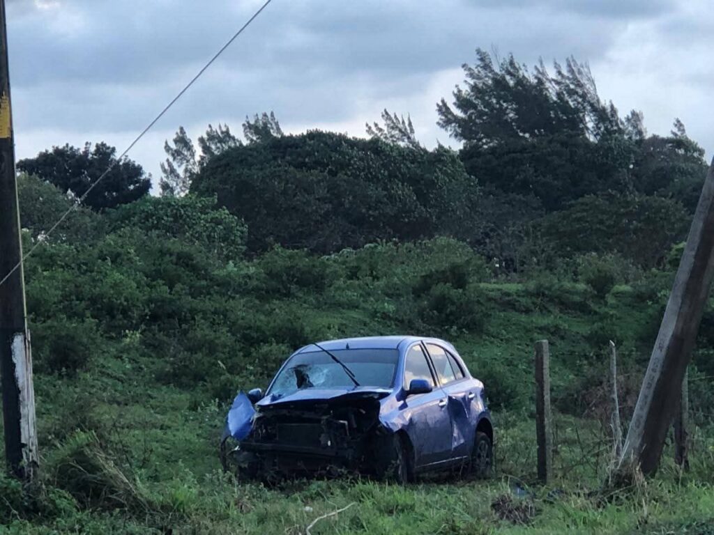 *Accidente dejó varias horas sin luz y cerrada la carretera de la Congregación de Las Barrillas de Coatzacoalcos*
