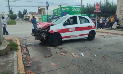 *Por no respetar la preferencia, motociclista presuntamente ebrio se estrelló contra taxi en la Av. Lázaro Cárdenas*