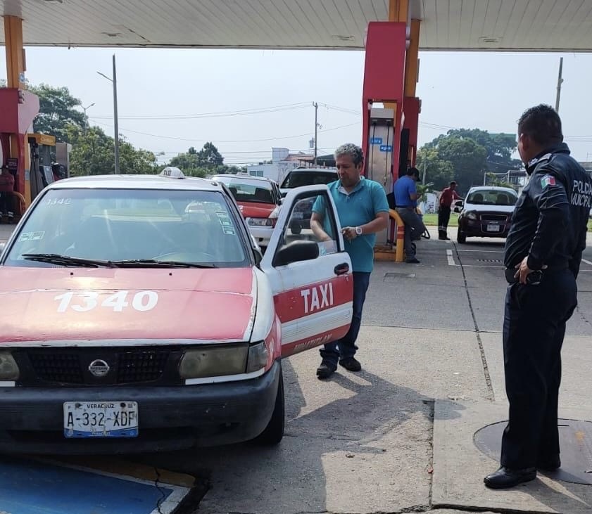 Policía Municipal de Cosoleacaque recuperó taxi robado de Minatitlán, Ver.