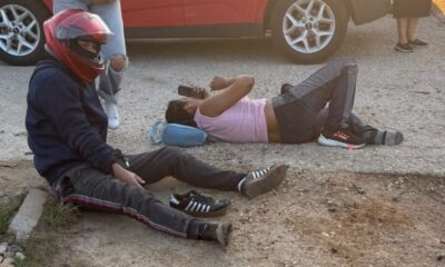 Dos heridos por choque entre moto y camioneta en la colonia Rosalinda