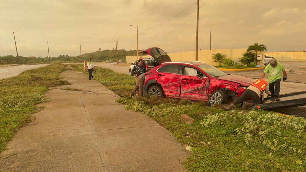 Accidente en el Malecón deja cuantiosos daños materiales
