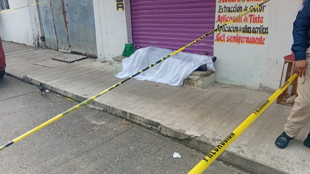 *De infarto fulminante pierde la vida hojalatero de 65 años en la zona comercial de Las Palmitas de Coatzacoalcos*