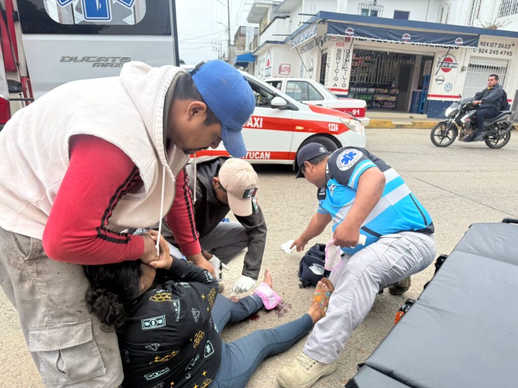 Mujer de Comején, sufre accidente en moto y termina con fractura expuesta del pie izquierdo.